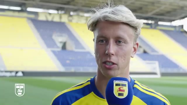 Billy van Duijl tijdens zijn kennismakingsinterview bij SC Cambuur; archiefbeeld.
